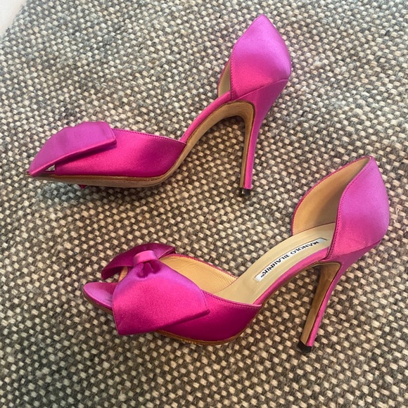 Manolo blahnik pink satin shoes size 7. - Picture 3 of 6
